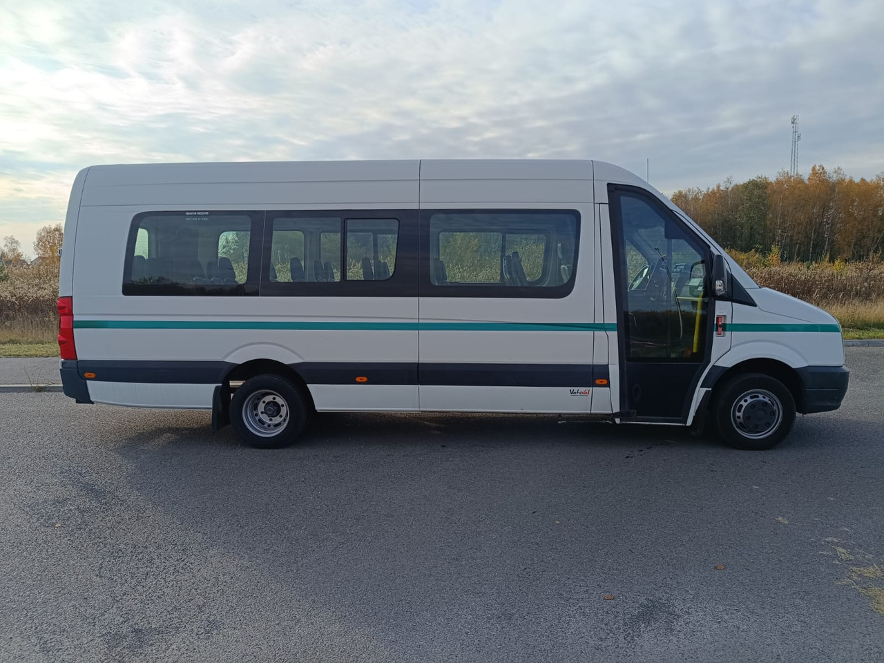 VOLKSWAGEN CRAFTER 23 OSOBY KLIMA WEBASTO KAMERA RETARDER HAK EURO5 - Reisebus: das Bild 2 VOLKSWAGEN CRAFTER 23 OSOBY KLIMA WEBASTO KAMERA RETARDER HAK EURO5 - Reisebus: das Bild 2
