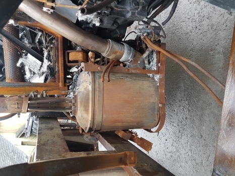 Case Maxxum 115, 125, 145 Steyr Profi 4115, 4125 Engine Exhaust Muffler 47828013 - Schalldämpfer für Traktor: das Bild 1 Case Maxxum 115, 125, 145 Steyr Profi 4115, 4125 Engine Exhaust Muffler 47828013 - Schalldämpfer für Traktor: das Bild 1