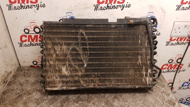 Case New Holland Tm Mxm 120 Condenser Radiator 82019425; 82023592; 82033407 - Klimakondensator für Traktor: das Bild 1 Case New Holland Tm Mxm 120 Condenser Radiator 82019425; 82023592; 82033407 - Klimakondensator für Traktor: das Bild 1