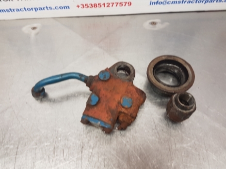 Ford 5000, 7600, 6600, 6700 Hydraulic Valve, Oil Cooler D6nnk910b, D6nnk910a - Hydraulik ventil für Traktor: das Bild 2 Ford 5000, 7600, 6600, 6700 Hydraulic Valve, Oil Cooler D6nnk910b, D6nnk910a - Hydraulik ventil für Traktor: das Bild 2