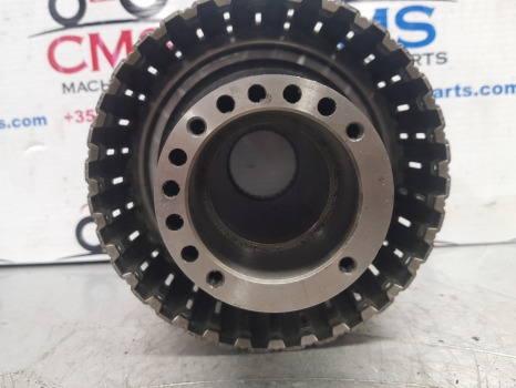 Ford New Holland 40 And Ts Series, 8240 Rear Clutch Housing, 82036853, 82016096 - Kupplung und Teile für Landmaschine: das Bild 4 Ford New Holland 40 And Ts Series, 8240 Rear Clutch Housing, 82036853, 82016096 - Kupplung und Teile für Landmaschine: das Bild 4