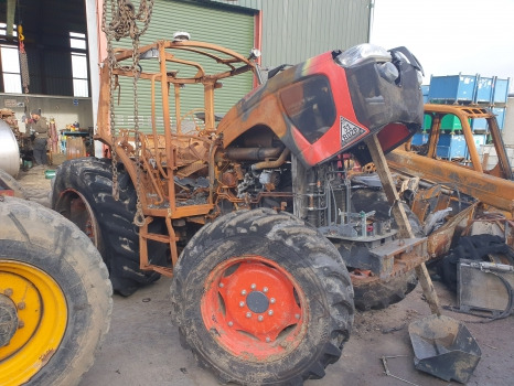 Kubota M5092 Front, Rear Axle, Engine, Transmission, Cab, Hydraulic, Lift, Parts - Motor und Teile: das Bild 1 Kubota M5092 Front, Rear Axle, Engine, Transmission, Cab, Hydraulic, Lift, Parts - Motor und Teile: das Bild 1