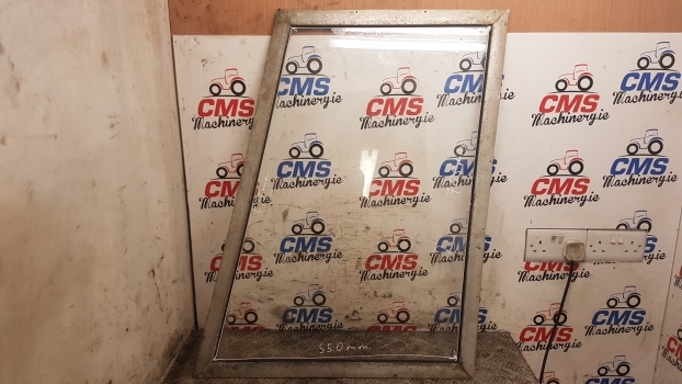 Massey Ferguson 50b Cab Window Frame Glass Lhs. Please Check By The Photos. - Fenster und Teile für Baggerlader: das Bild 1 Massey Ferguson 50b Cab Window Frame Glass Lhs. Please Check By The Photos. - Fenster und Teile für Baggerlader: das Bild 1