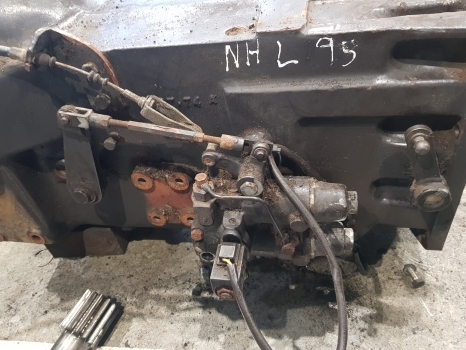 New Holland Fiat Ford L95 Transmission Assy 5166741, 5167174, 47132243, 5172780 - Getriebe für Traktor: das Bild 4 New Holland Fiat Ford L95 Transmission Assy 5166741, 5167174, 47132243, 5172780 - Getriebe für Traktor: das Bild 4