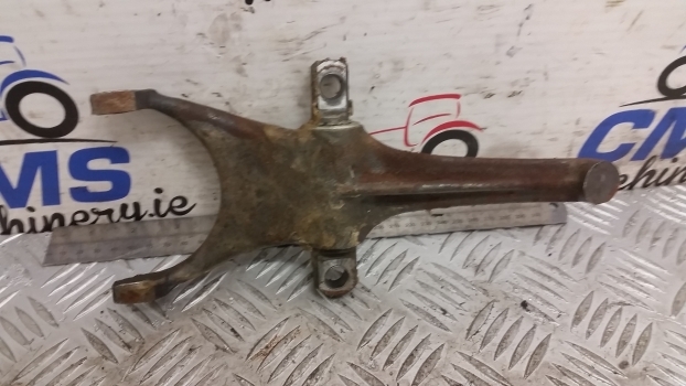 New Holland Ford Ts, 10, 40, 600 Differential Lock Fork 83905477, D4nn4n050a - Differenzial Getriebe für Traktor: das Bild 2 New Holland Ford Ts, 10, 40, 600 Differential Lock Fork 83905477, D4nn4n050a - Differenzial Getriebe für Traktor: das Bild 2
