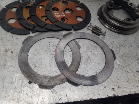 New Holland Lm435a Dana Spicer Brake Actuator Disc Kit 112.07.610.02; 85813919 - Bremsscheibe für Teleskoplader: das Bild 2 New Holland Lm435a Dana Spicer Brake Actuator Disc Kit 112.07.610.02; 85813919 - Bremsscheibe für Teleskoplader: das Bild 2