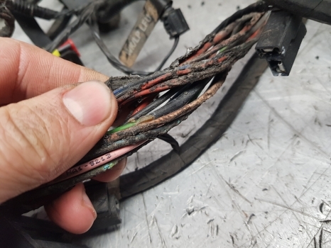 New Holland T6.180 T6, T7 Cab Roof Wiring Loom 47880413, 47754459, 47915892 - Kabel/ Kabelbaum für Traktor: das Bild 2 New Holland T6.180 T6, T7 Cab Roof Wiring Loom 47880413, 47754459, 47915892 - Kabel/ Kabelbaum für Traktor: das Bild 2