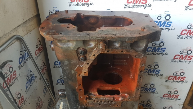 New Holland Ts Series Transmission Gearbox Housing 82006985, 82012331. - Hinterachse: das Bild 3 New Holland Ts Series Transmission Gearbox Housing 82006985, 82012331. - Hinterachse: das Bild 3