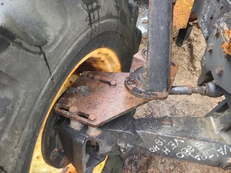 Valtra S230, S240, S260 S280 Front Mudguard Bracket Kit V34826600, V34826700 - Kotflügel: das Bild 2 Valtra S230, S240, S260 S280 Front Mudguard Bracket Kit V34826600, V34826700 - Kotflügel: das Bild 2