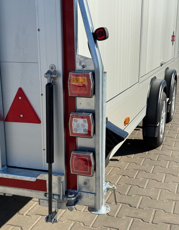 DEBON Debon C2000 - zamknięta przyczepa do przewozu aut, 550 x 215 cm, 3500kg, felgi ALU, wciągarka elektryczna - Autotransporter Anhänger: das Bild 5 DEBON Debon C2000 - zamknięta przyczepa do przewozu aut, 550 x 215 cm, 3500kg, felgi ALU, wciągarka elektryczna - Autotransporter Anhänger: das Bild 5