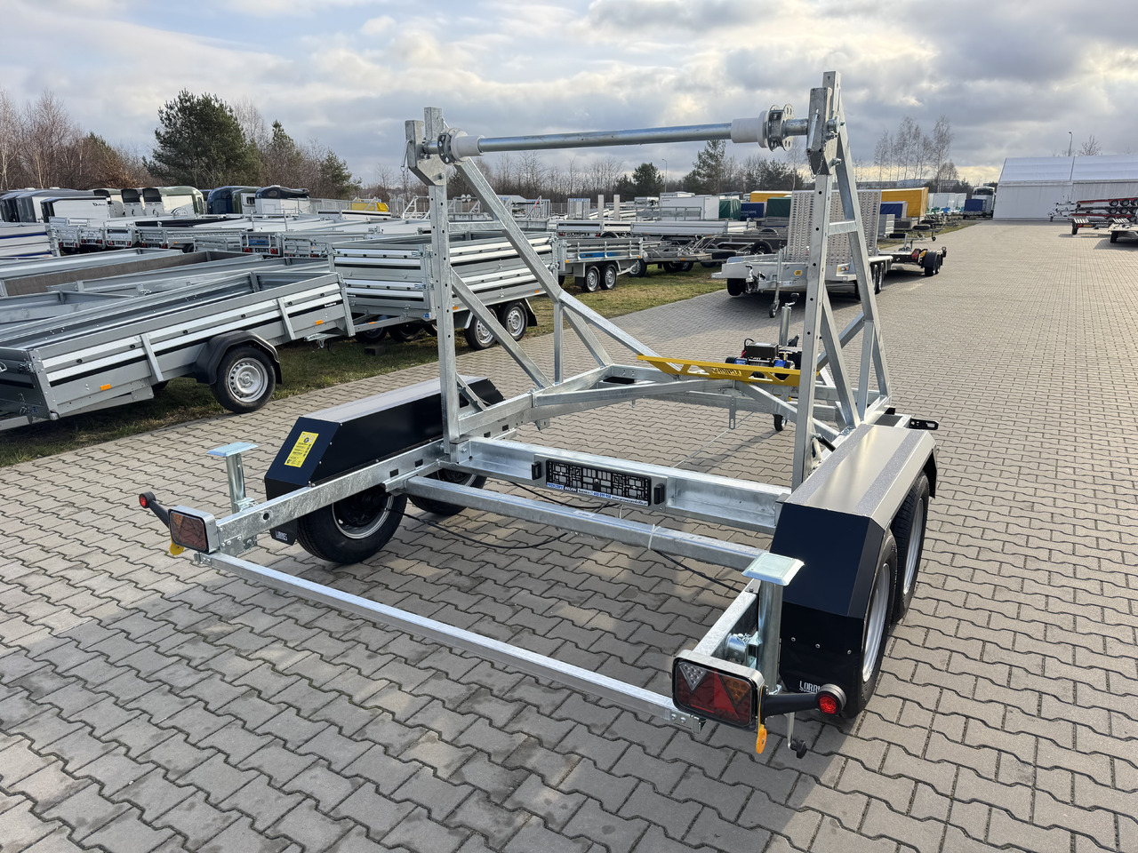 LORRIES TPB35-4925 + wciągarka elektryczna | 3500kg - Kabeltrommelanhänger: das Bild 4 LORRIES TPB35-4925 + wciągarka elektryczna | 3500kg - Kabeltrommelanhänger: das Bild 4