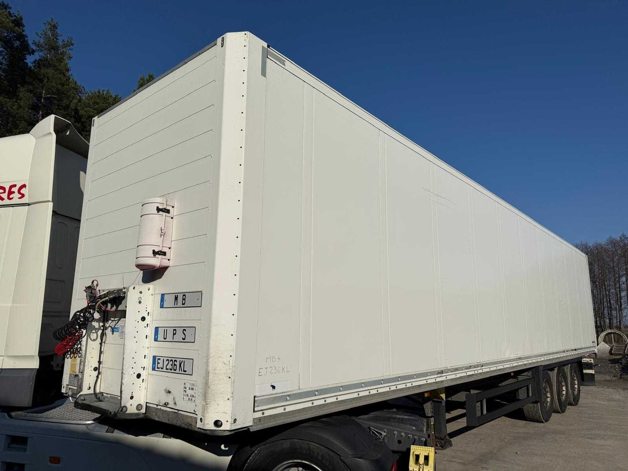 Schmitz Izoterma Kontener Box, 2017r, roleta , 481083 km , z Francji - Isotherm Auflieger: das Bild 1 Schmitz Izoterma Kontener Box, 2017r, roleta , 481083 km , z Francji - Isotherm Auflieger: das Bild 1