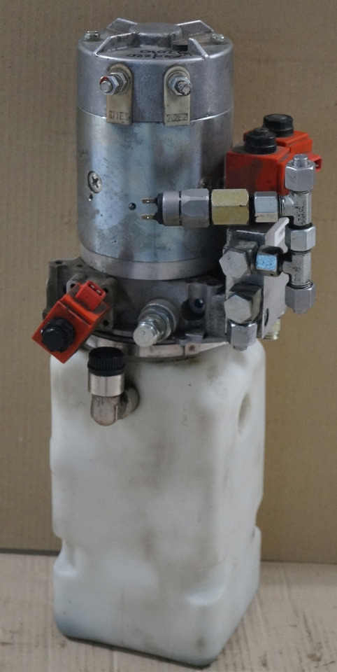 Jungheinrich 51156751 | pump unit 24V for ERD220 year 2010 - Hydraulikpumpe für Flurförderzeug: das Bild 1 Jungheinrich 51156751 | pump unit 24V for ERD220 year 2010 - Hydraulikpumpe für Flurförderzeug: das Bild 1