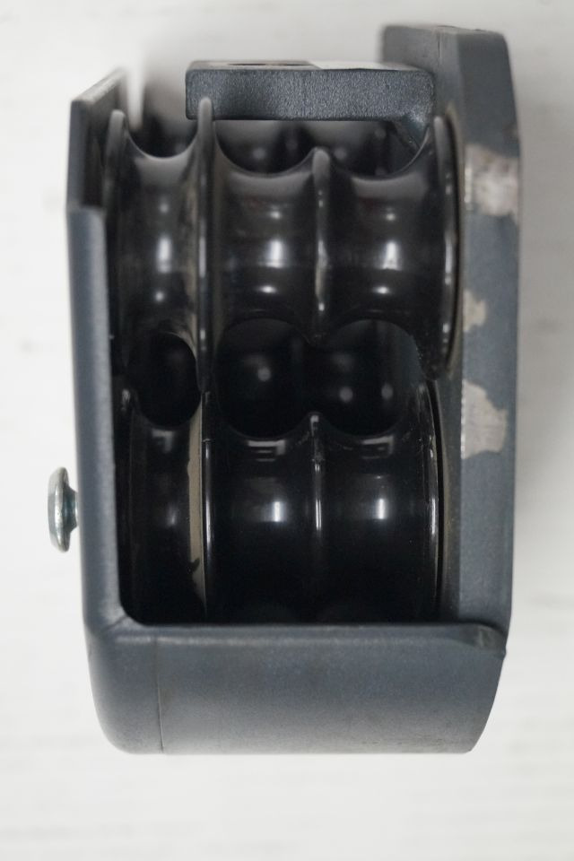 Jungheinrich 51160772 | Block rollor Hose guide for ETV from year 2003 till 2011 - Hydraulik für Flurförderzeug: das Bild 4 Jungheinrich 51160772 | Block rollor Hose guide for ETV from year 2003 till 2011 - Hydraulik für Flurförderzeug: das Bild 4