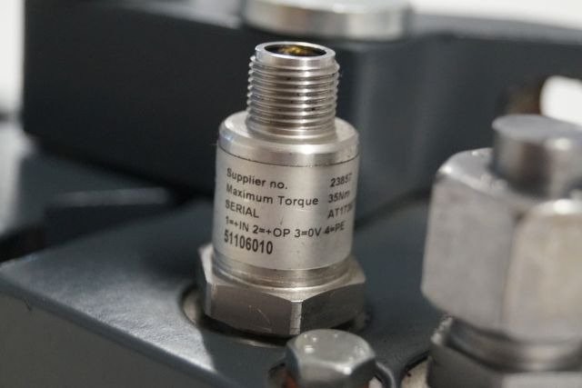 Jungheinrich 51193016 | Hydraulic Clamb from EKS308 year 2014 loading sensor 511 - Hydraulik für Flurförderzeug: das Bild 2 Jungheinrich 51193016 | Hydraulic Clamb from EKS308 year 2014 loading sensor 511 - Hydraulik für Flurförderzeug: das Bild 2