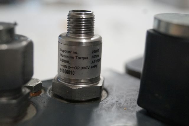 Jungheinrich 51193016 | Hydraulic Clamb from EKS308 year 2014 loading sensor 511 - Hydraulik für Flurförderzeug: das Bild 2 Jungheinrich 51193016 | Hydraulic Clamb from EKS308 year 2014 loading sensor 511 - Hydraulik für Flurförderzeug: das Bild 2