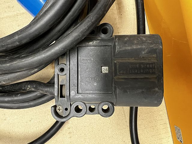 Zivan F7BQMW-0002QX | Used charger lead/acid 24V 60A 230V 11A sn. 1407710970 Used charger lead/acid 24V 60A 230V 11A sn. 1407710970 - Batterie für Flurförderzeug: das Bild 5 Zivan F7BQMW-0002QX | Used charger lead/acid 24V 60A 230V 11A sn. 1407710970 Used charger lead/acid 24V 60A 230V 11A sn. 1407710970 - Batterie für Flurförderzeug: das Bild 5