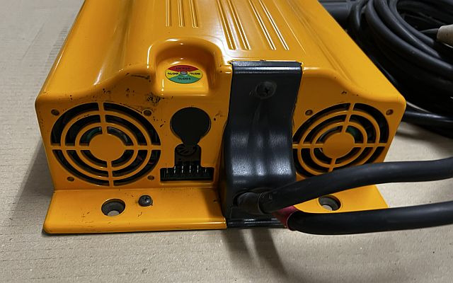 Zivan F7BQMW-0002QX | Used charger lead/acid 24V 60A 230V 11A sn. 1407710970 Used charger lead/acid 24V 60A 230V 11A sn. 1407710970 - Batterie für Flurförderzeug: das Bild 3 Zivan F7BQMW-0002QX | Used charger lead/acid 24V 60A 230V 11A sn. 1407710970 Used charger lead/acid 24V 60A 230V 11A sn. 1407710970 - Batterie für Flurförderzeug: das Bild 3