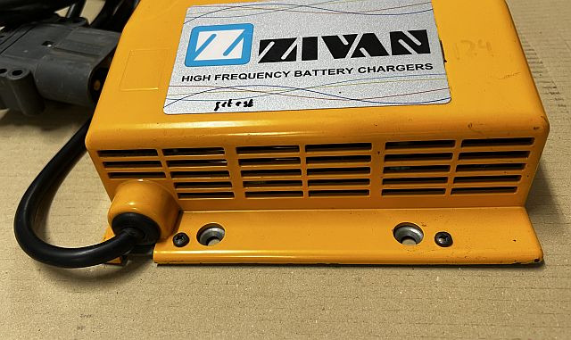 Zivan F7BQMW-0002QX | Used charger lead/acid 24V 60A 230V 11A sn. 1407710970 Used charger lead/acid 24V 60A 230V 11A sn. 1407710970 - Batterie für Flurförderzeug: das Bild 4 Zivan F7BQMW-0002QX | Used charger lead/acid 24V 60A 230V 11A sn. 1407710970 Used charger lead/acid 24V 60A 230V 11A sn. 1407710970 - Batterie für Flurförderzeug: das Bild 4