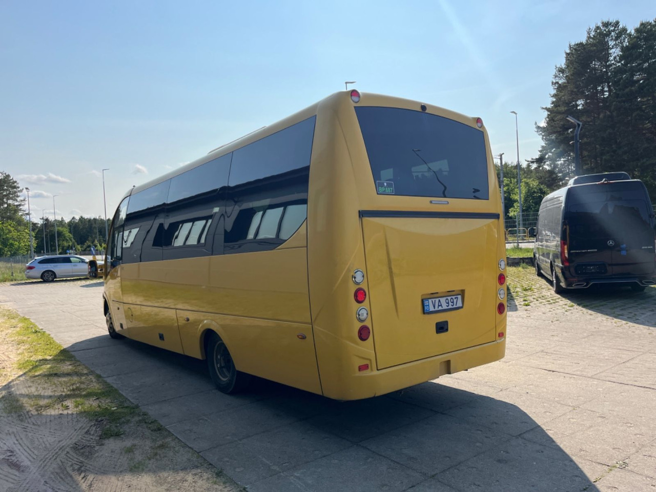 Iveco Rosero First / 24+1+1 / Telma/ EURO6 - Reisebus: das Bild 4 Iveco Rosero First / 24+1+1 / Telma/ EURO6 - Reisebus: das Bild 4