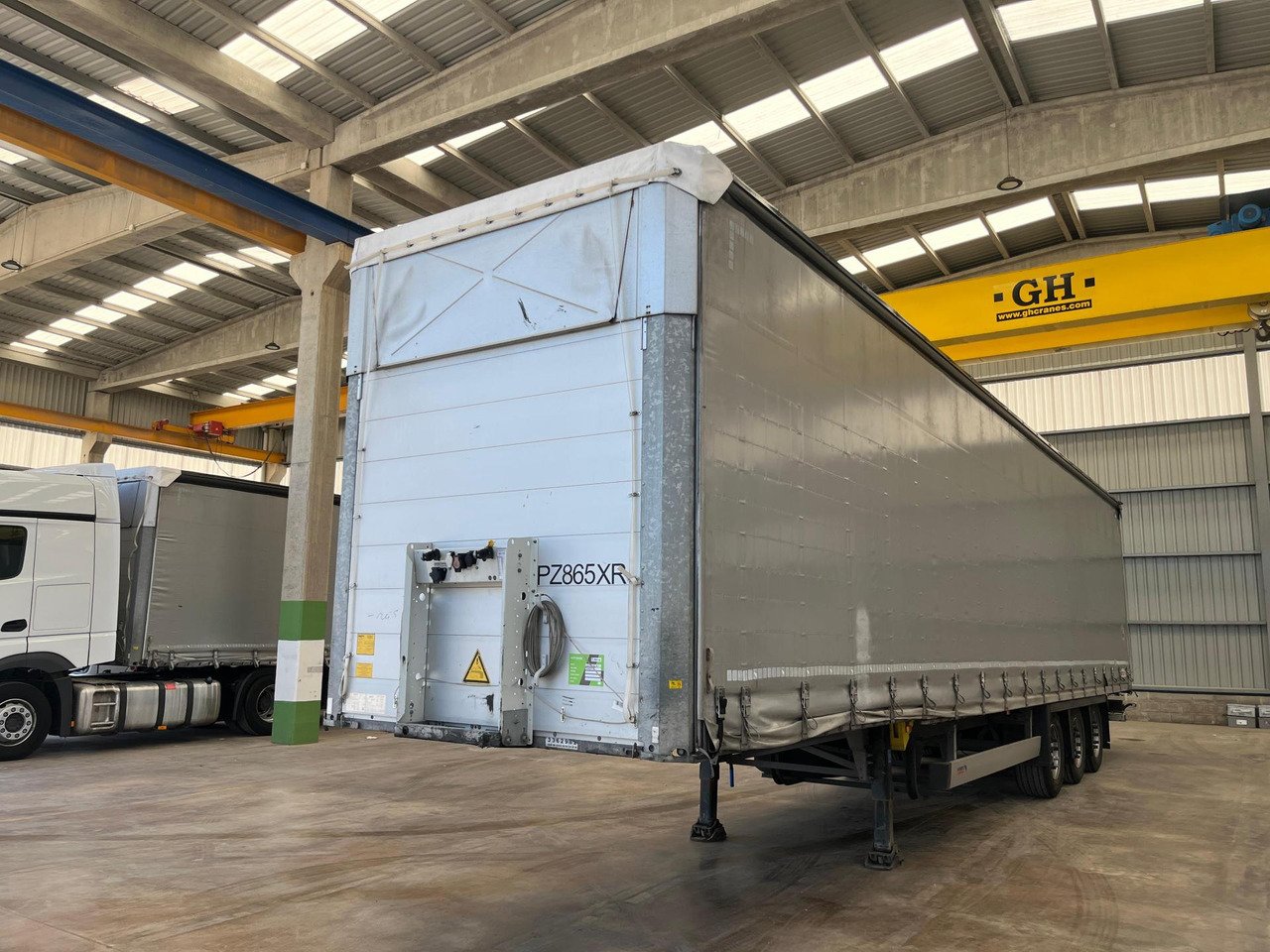 Planenauflieger Schmitz Cargobull SCS24/L Varios: das Bild 1