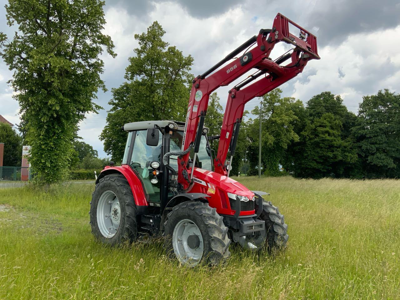 Massey Ferguson MF 5613 Dyna6 Efficient - Traktor: das Bild 2 Massey Ferguson MF 5613 Dyna6 Efficient - Traktor: das Bild 2