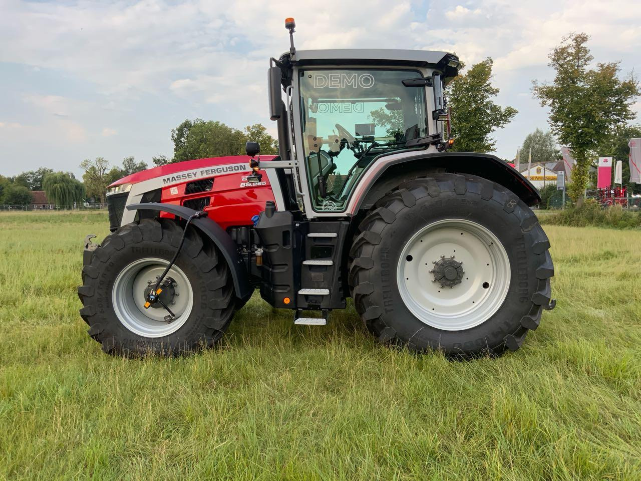 Massey Ferguson MF 8S.265 DYNA-VT - Traktor: das Bild 5 Massey Ferguson MF 8S.265 DYNA-VT - Traktor: das Bild 5