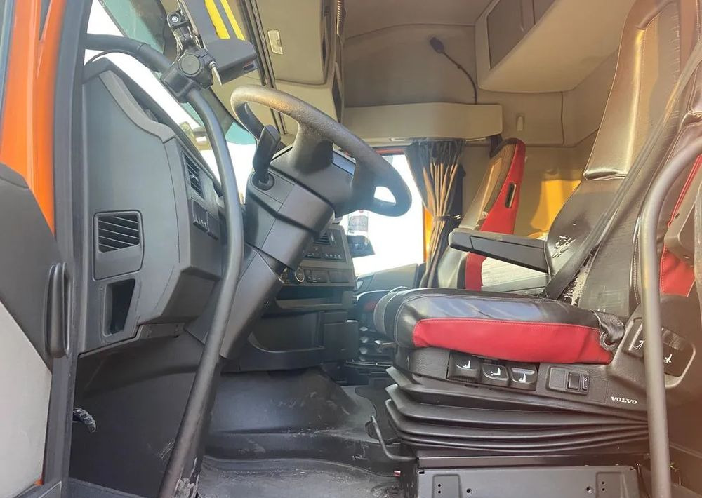 Volvo FH 460/6X4/OŚ PODNOSZONA Z NAPĘDEM/HAKOWIEC MEILLER/EURO6 - Andere Technik: das Bild 4 Volvo FH 460/6X4/OŚ PODNOSZONA Z NAPĘDEM/HAKOWIEC MEILLER/EURO6 - Andere Technik: das Bild 4