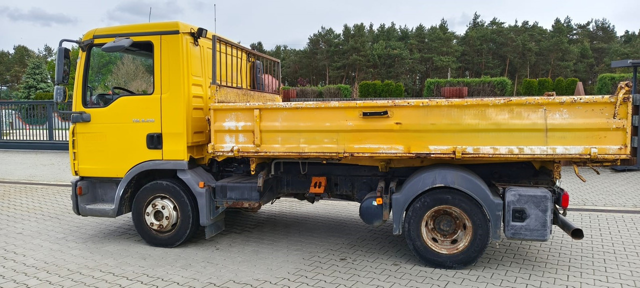 MAN TGL 8.210 * 2007 * 3-stronny KIPER * NOWE OPONY * MANUAL * RESOR * 3 MIEJSCA - Kipper: das Bild 3 MAN TGL 8.210 * 2007 * 3-stronny KIPER * NOWE OPONY * MANUAL * RESOR * 3 MIEJSCA - Kipper: das Bild 3
