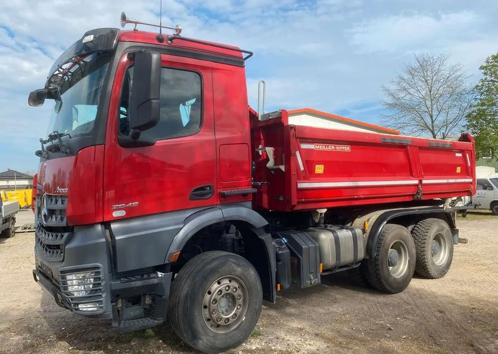 Mercedes-Benz Arocs 2645 K 6x4 | Meiller Bordmatik | Wywrotka trójstronna|449 KM | Euro 6 | - Kipper: das Bild 2 Mercedes-Benz Arocs 2645 K 6x4 | Meiller Bordmatik | Wywrotka trójstronna|449 KM | Euro 6 | - Kipper: das Bild 2