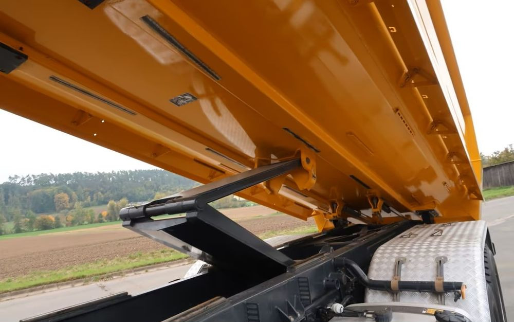 Mercedes-Benz Arocs 3251 8x4 | 510 KM | Euro 6d | Navi | Wywrotka Trójstronna | 215 600 km !! - Kipper: das Bild 4 Mercedes-Benz Arocs 3251 8x4 | 510 KM | Euro 6d | Navi | Wywrotka Trójstronna | 215 600 km !! - Kipper: das Bild 4