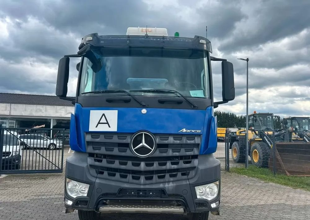 Mercedes-Benz Arocs 4142 | Wywrotka Schmitz | 8x4 | Euro 6 | Klima | Retarder | 242 598 km - Kipper: das Bild 5 Mercedes-Benz Arocs 4142 | Wywrotka Schmitz | 8x4 | Euro 6 | Klima | Retarder | 242 598 km - Kipper: das Bild 5