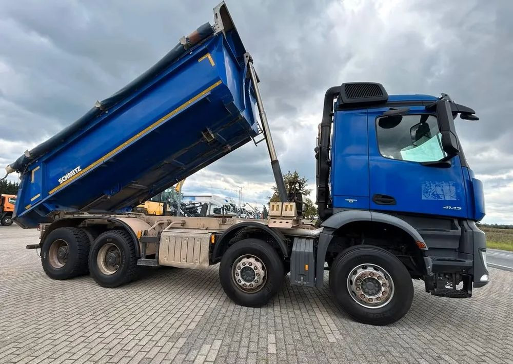 Mercedes-Benz Arocs 4142 | Wywrotka Schmitz | 8x4 | Euro 6 | Klima | Retarder | 242 598 km - Kipper: das Bild 3 Mercedes-Benz Arocs 4142 | Wywrotka Schmitz | 8x4 | Euro 6 | Klima | Retarder | 242 598 km - Kipper: das Bild 3