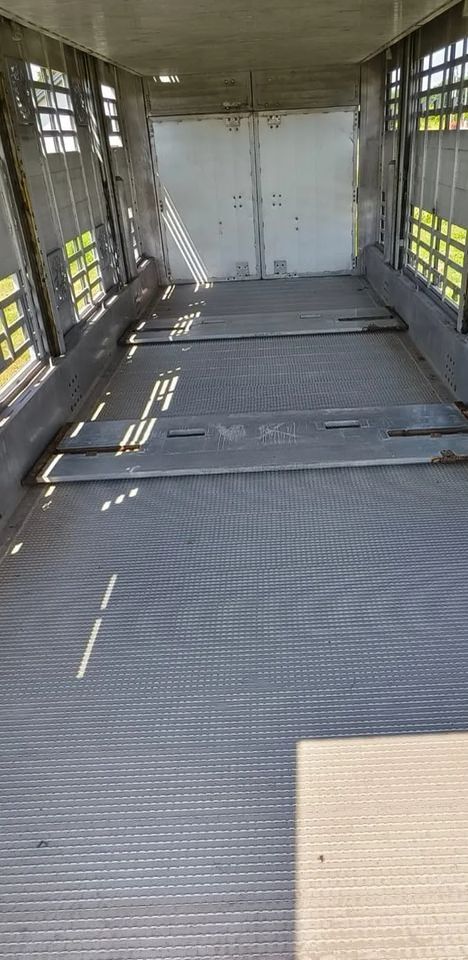 Tiertransporter Anhänger Pezzaioli RBA 32/TRZYOSIOWA PRZYCZEPA-2XBYDŁO,3X TRZODA/HYDRAULICZNIE PODNOSZONY DACH I PODŁOGI / OŚ ŚRODKOWA PODNOSZONA: das Bild 17
