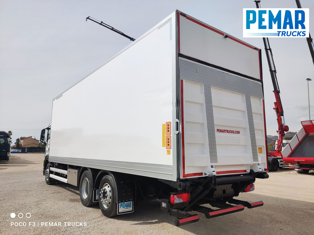 Koffer LKW MAN TGS 26.400 6X2 CAJA CERRADA EURO 6: das Bild 7