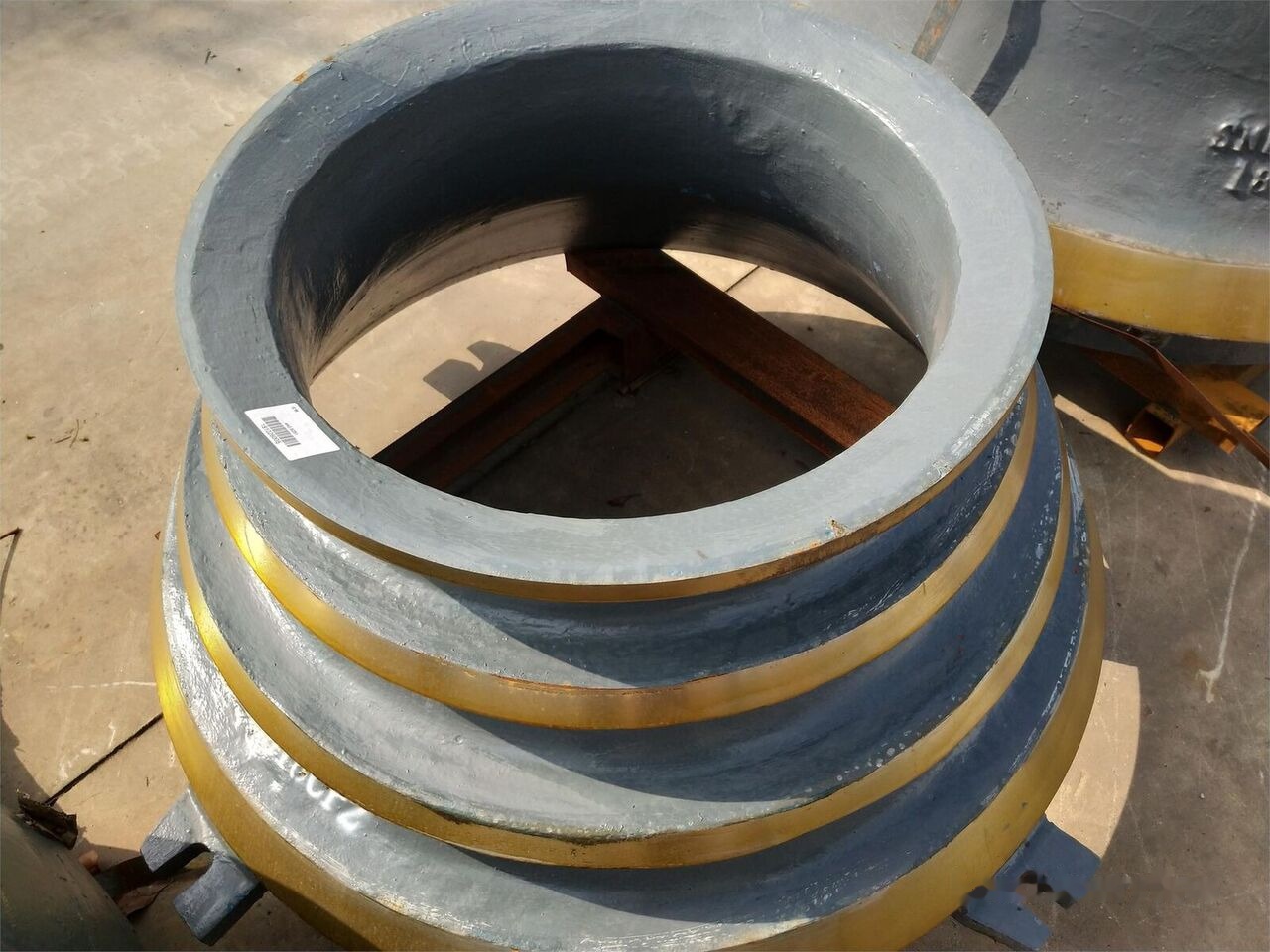 BOWL/CONCAVE/MANTLE/SPARE PARTS KINGLINK for Sandvik crushing plant - Ersatzteile: das Bild 1 BOWL/CONCAVE/MANTLE/SPARE PARTS KINGLINK for Sandvik crushing plant - Ersatzteile: das Bild 1