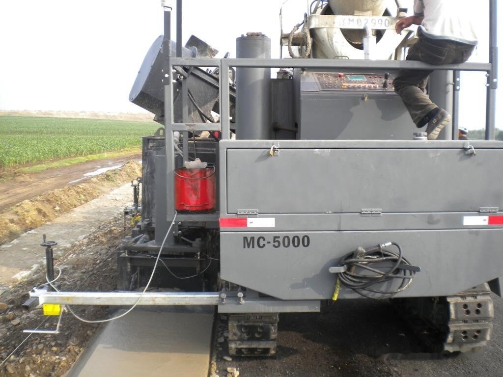 Kinglink MC5000 Concrete slipform paver for road ditch and gutter - Gleitschalungsfertiger: das Bild 3 Kinglink MC5000 Concrete slipform paver for road ditch and gutter - Gleitschalungsfertiger: das Bild 3