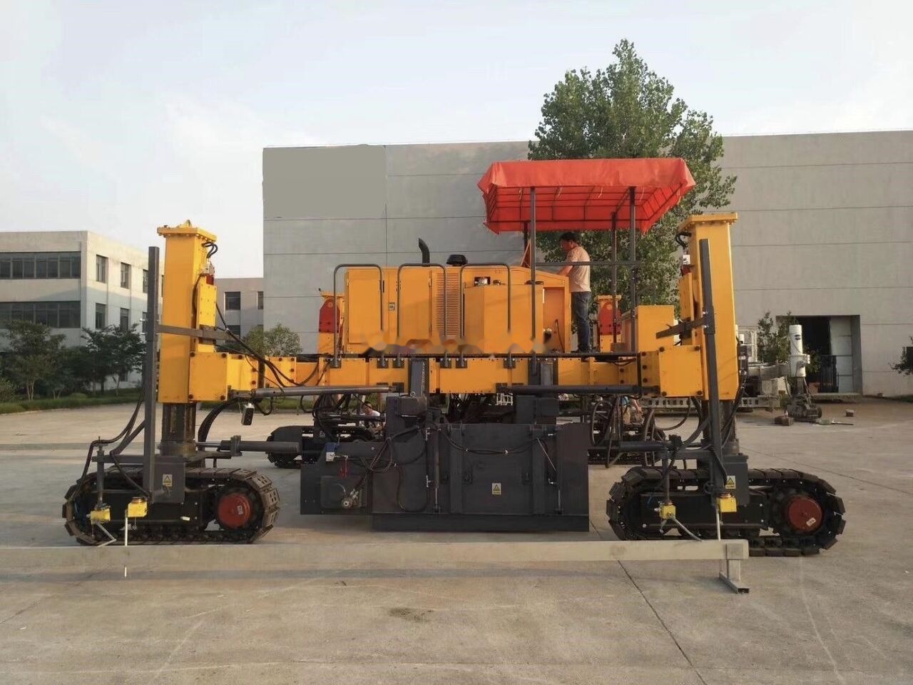 Kinglink MC6500 Concrete Slipform Paver - Gleitschalungsfertiger: das Bild 4 Kinglink MC6500 Concrete Slipform Paver - Gleitschalungsfertiger: das Bild 4