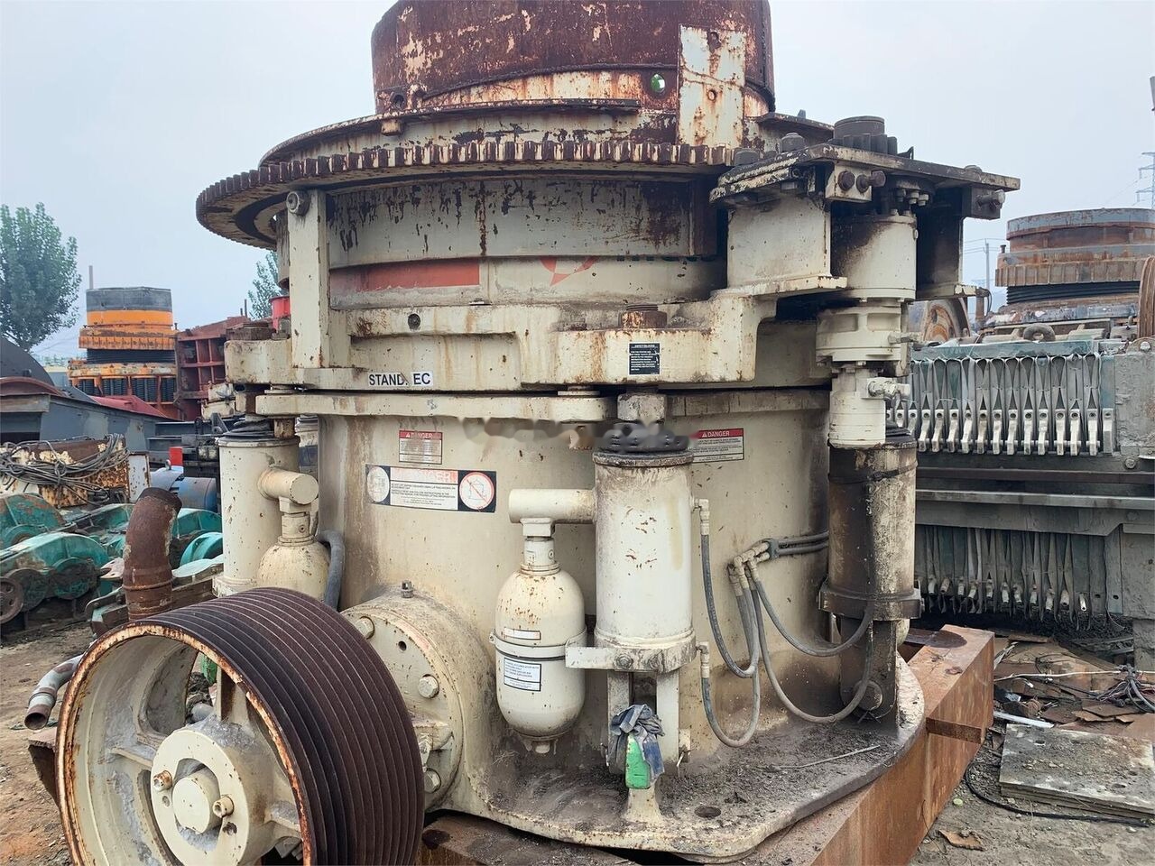 Metso HP400 Original Cone Crusher Used - Kegelbrecher: das Bild 3 Metso HP400 Original Cone Crusher Used - Kegelbrecher: das Bild 3