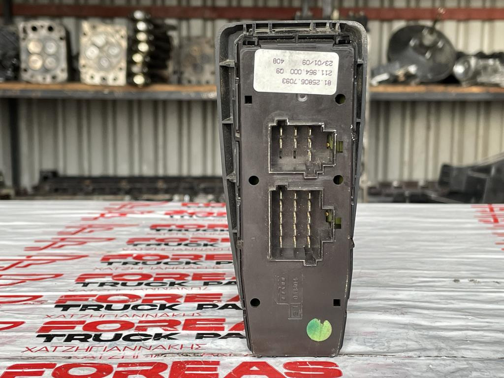 MAN TGX DRIVER'S WINDOW SWITCH - 81.25806.7093 - Elektrische Ausrüstung für LKW: das Bild 2 MAN TGX DRIVER'S WINDOW SWITCH - 81.25806.7093 - Elektrische Ausrüstung für LKW: das Bild 2