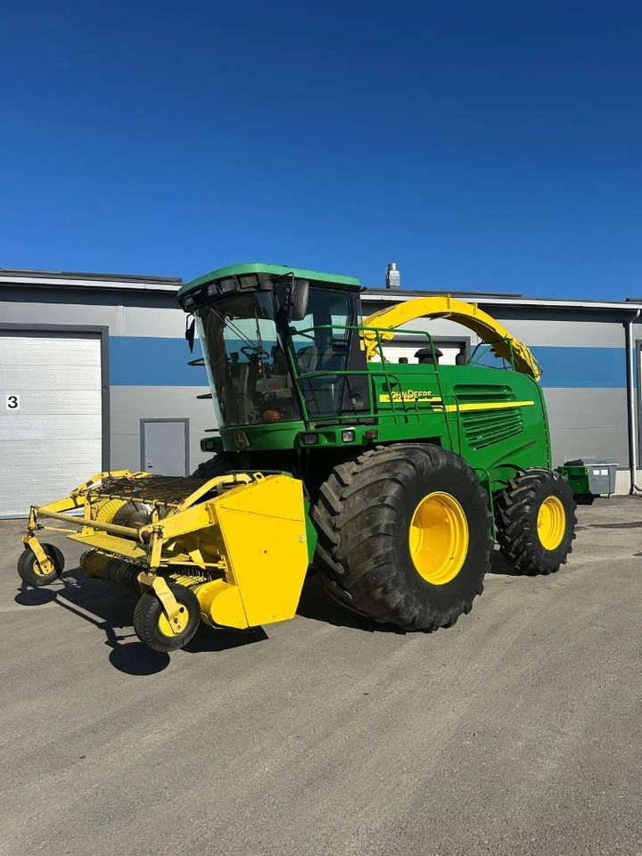 John Deere 7200 - Feldhäcksler: das Bild 1 John Deere 7200 - Feldhäcksler: das Bild 1