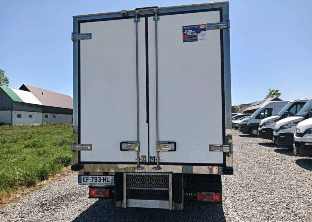 Iveco 35C13, 35C12, 35C14, 35C15 - Kühltransporter: das Bild 2 Iveco 35C13, 35C12, 35C14, 35C15 - Kühltransporter: das Bild 2