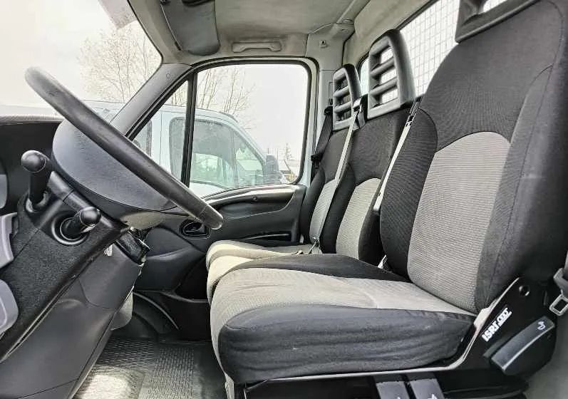 Iveco 35C13, 35C12, 35C14, 35C15 - Kipper Transporter: das Bild 3 Iveco 35C13, 35C12, 35C14, 35C15 - Kipper Transporter: das Bild 3
