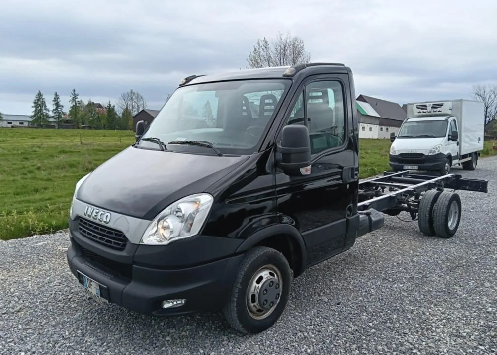 Iveco 35C13, 35C12, 35C15 - Fahrgestell LKW: das Bild 3 Iveco 35C13, 35C12, 35C15 - Fahrgestell LKW: das Bild 3