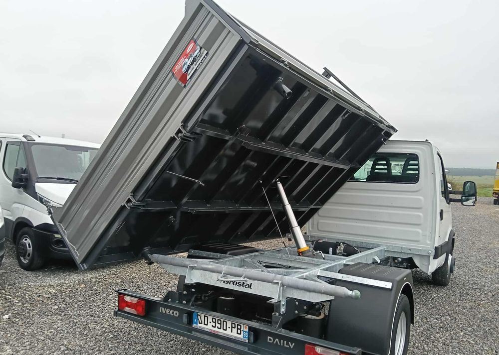 Iveco 35C13, 35C14, 35C15, 35C17, 70C17 - Kipper Transporter: das Bild 5 Iveco 35C13, 35C14, 35C15, 35C17, 70C17 - Kipper Transporter: das Bild 5