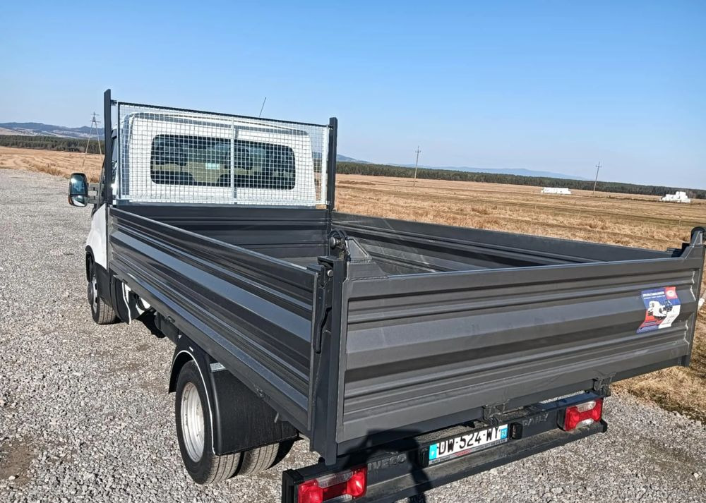 Iveco 35C15, 35C14, 35C13, 35C12 - Kipper Transporter: das Bild 2 Iveco 35C15, 35C14, 35C13, 35C12 - Kipper Transporter: das Bild 2