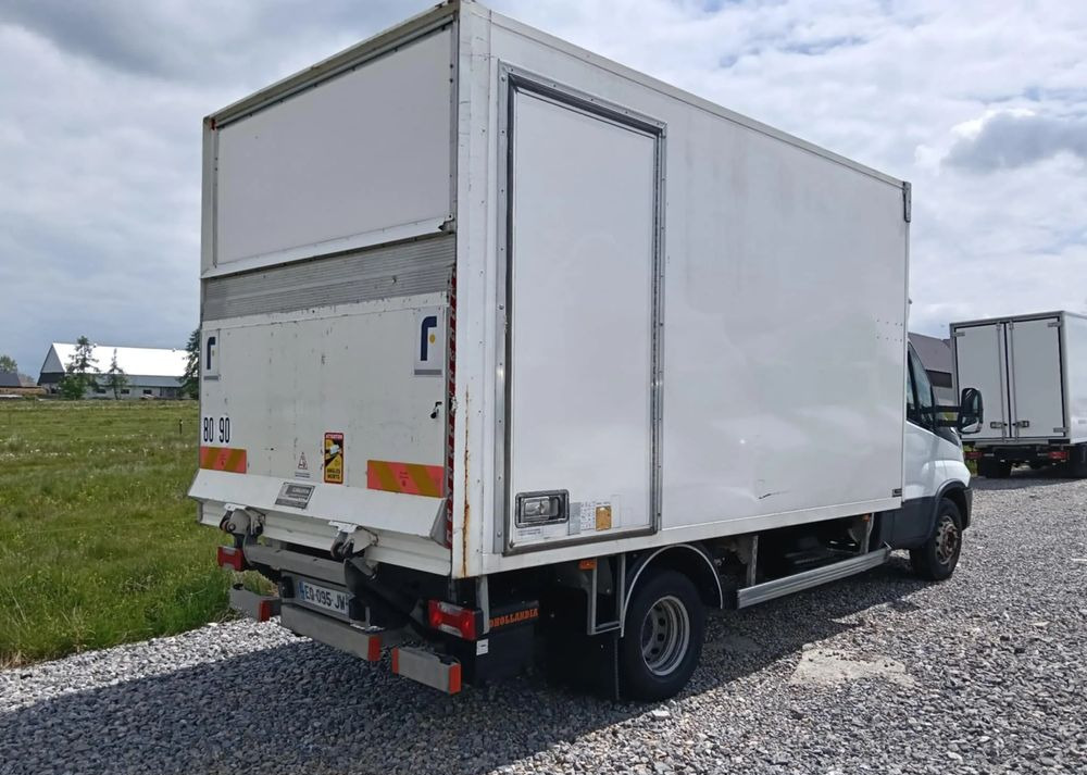 Iveco 35C18, 35C15, 35C13, 35C14, 70C18, 50C18 - Koffer Transporter: das Bild 2 Iveco 35C18, 35C15, 35C13, 35C14, 70C18, 50C18 - Koffer Transporter: das Bild 2