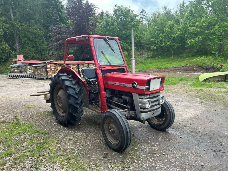 Massey Ferguson 135 - Traktor: das Bild 2 Massey Ferguson 135 - Traktor: das Bild 2