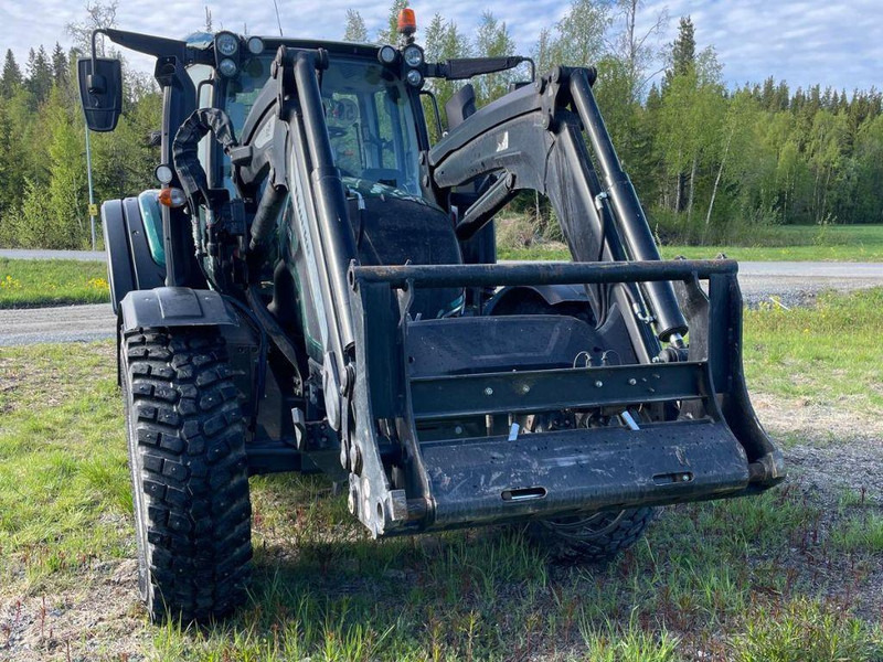 Valtra N154E Versu SmartTouch MR19 Valtra N154E Versu SmartTouch MR19 med frontlastare Quicke Q5M - Traktor: das Bild 2 Valtra N154E Versu SmartTouch MR19 Valtra N154E Versu SmartTouch MR19 med frontlastare Quicke Q5M - Traktor: das Bild 2