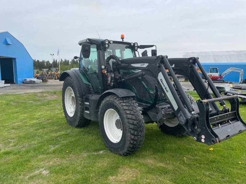 Valtra N154E Versu SmartTouch MR19 Valtra N154E Versu SmartTouch MR19 med frontlastare Quicke Q5M - Traktor: das Bild 3 Valtra N154E Versu SmartTouch MR19 Valtra N154E Versu SmartTouch MR19 med frontlastare Quicke Q5M - Traktor: das Bild 3